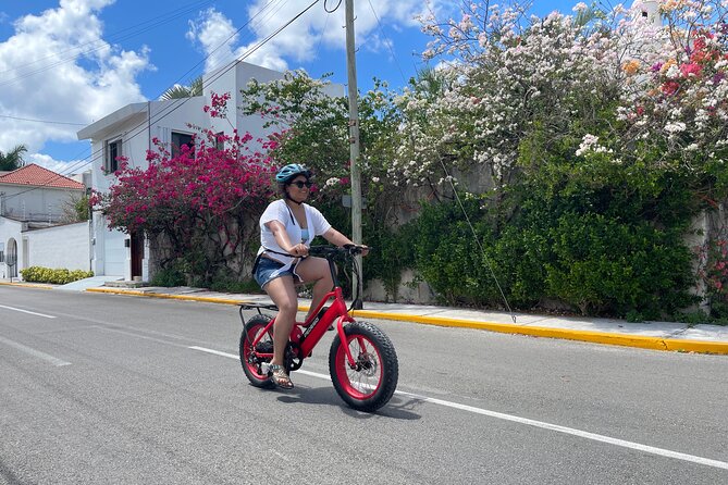 Cozumel: City Tour by E-bike - Stop 1: 3 De Mayo Park and the Corpus Christi Church Area