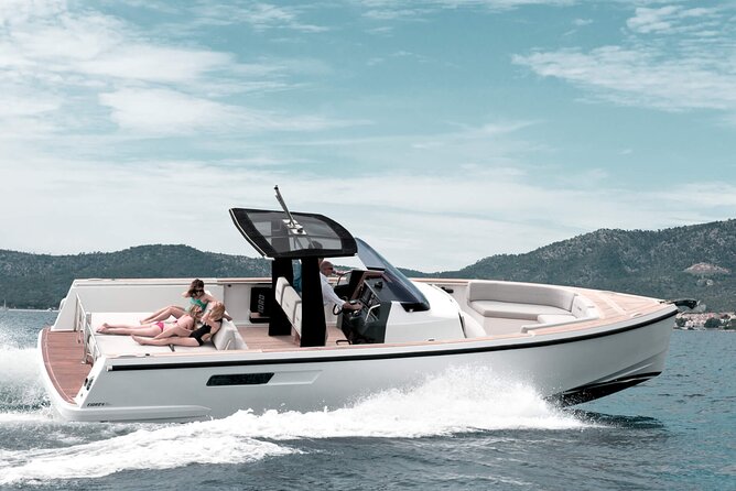 Deluxe Private Boats - 36 ft Fjord - Playa El Cielo: why this stop is the main event
