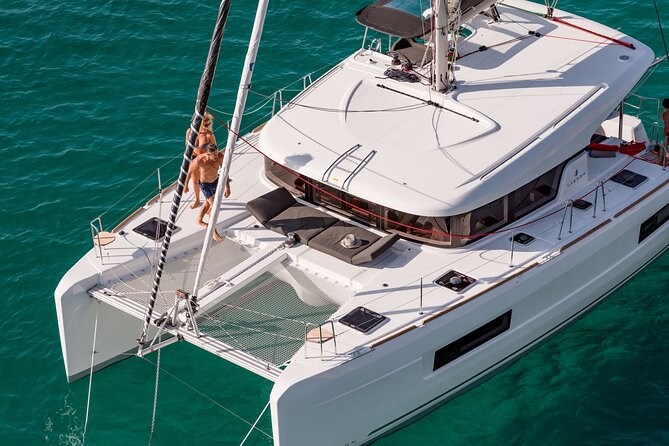 Deluxe Private Boats - 40 ft Catamaran - Stop 3: Playa El Cielo—white sand, blue water, and stingrays